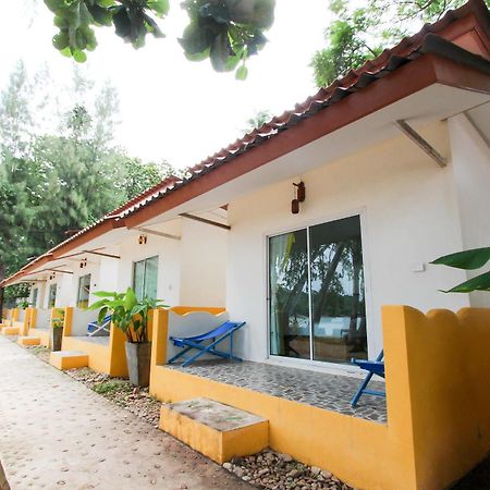 Issara Beach Resort Sichon Exterior foto