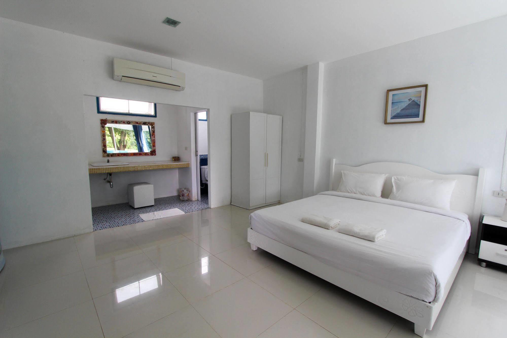Issara Beach Resort Sichon Exterior foto
