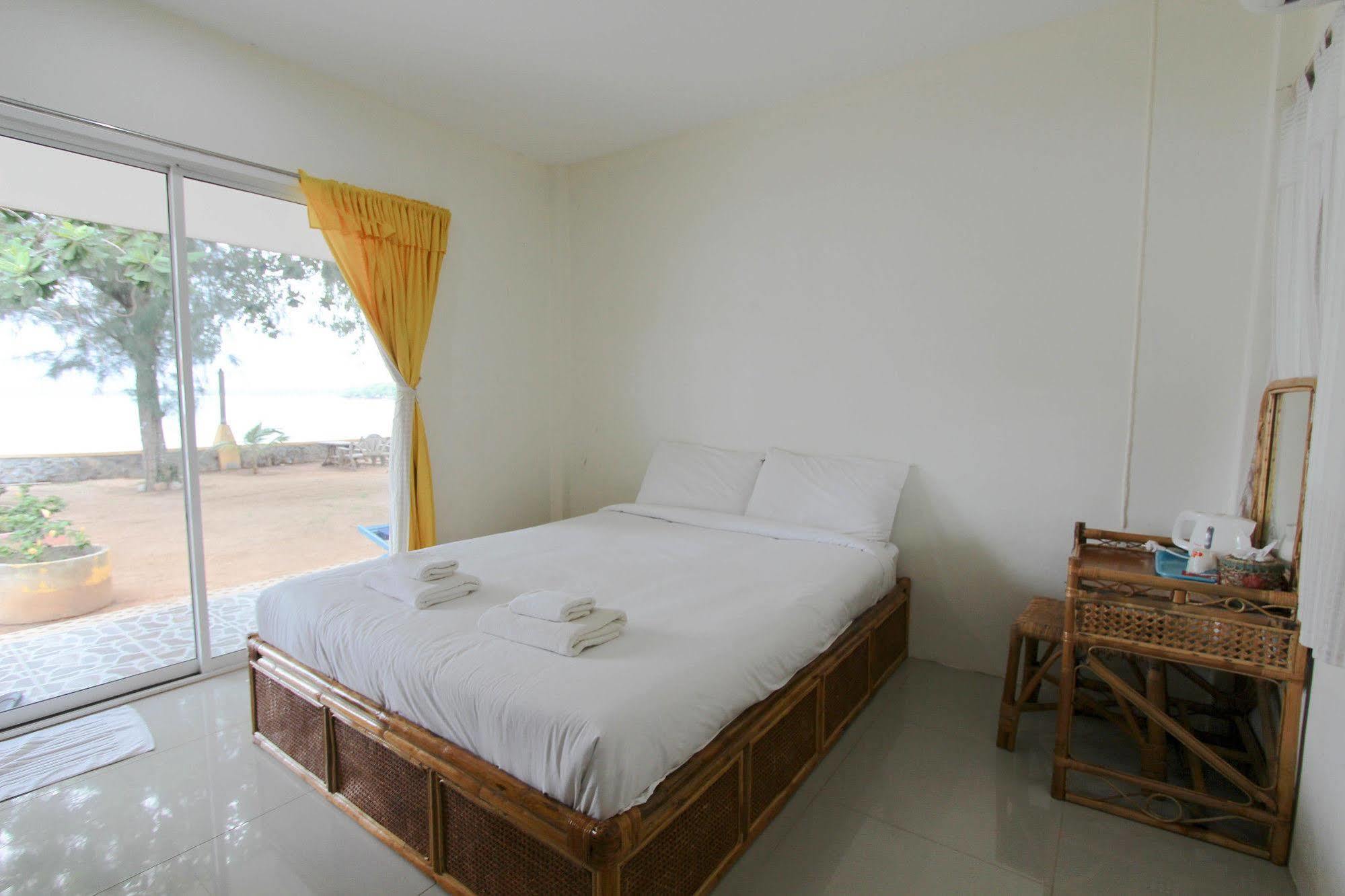 Issara Beach Resort Sichon Exterior foto
