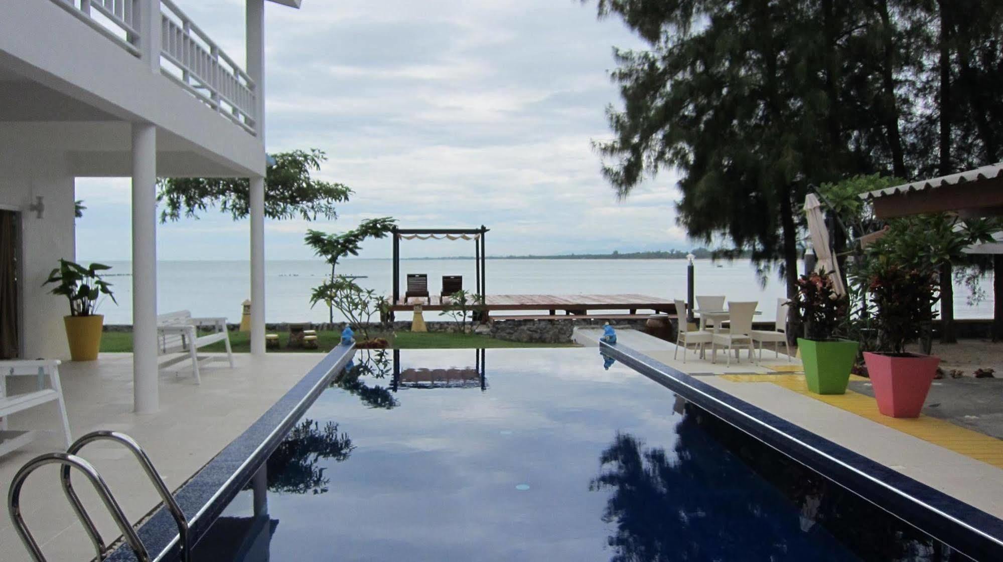 Issara Beach Resort Sichon Exterior foto