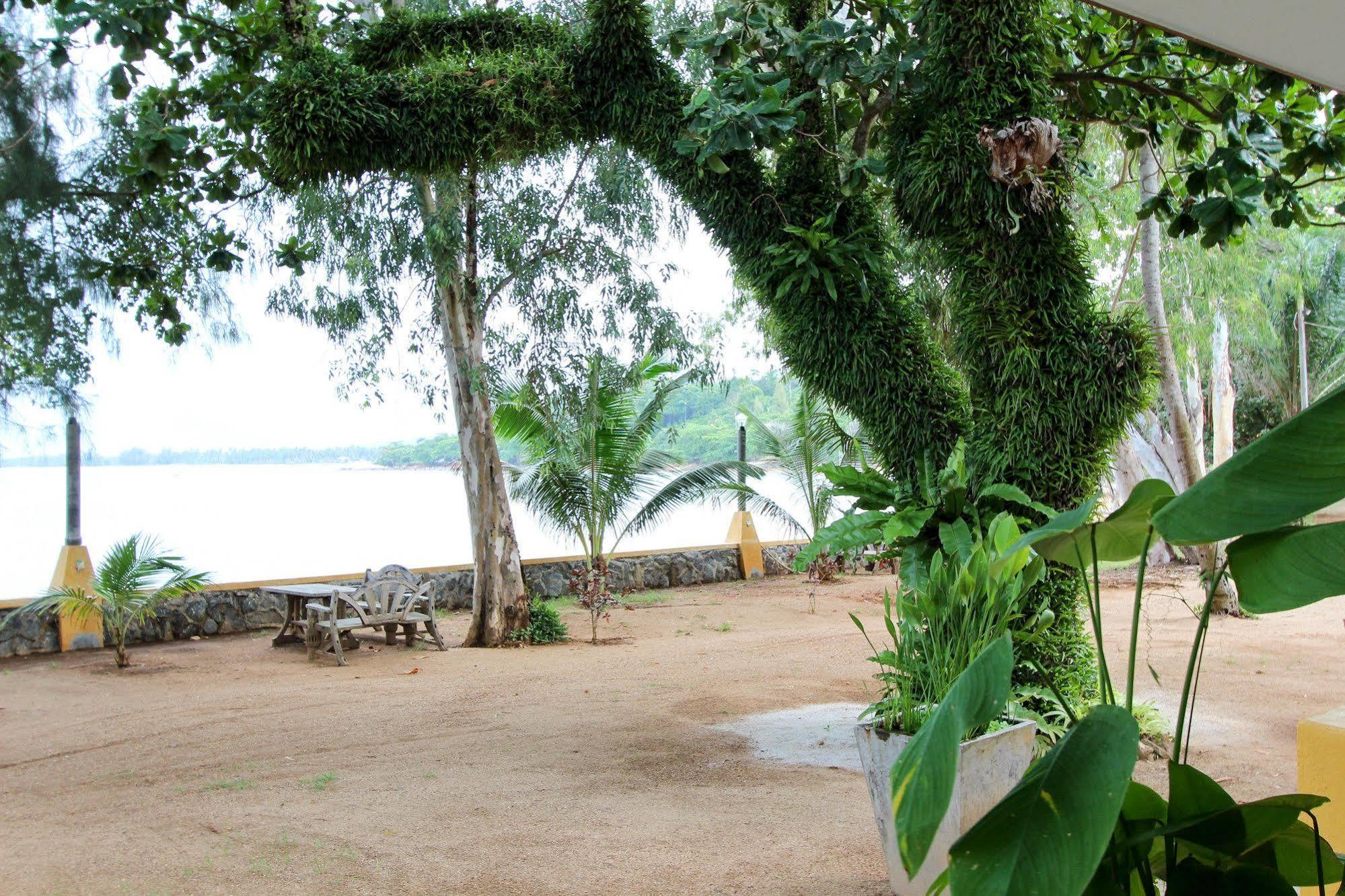 Issara Beach Resort Sichon Exterior foto