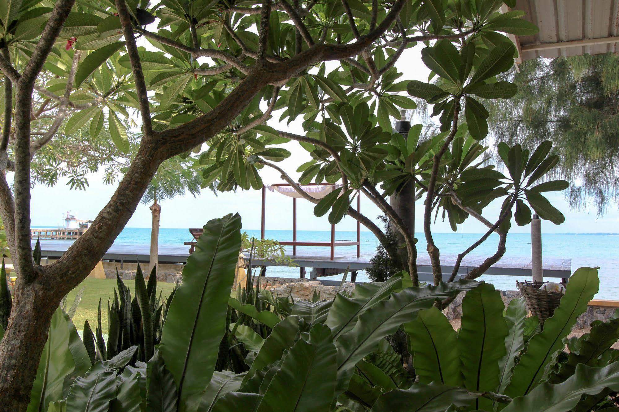 Issara Beach Resort Sichon Exterior foto